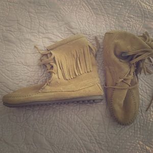 Minnetonka high top moccasins